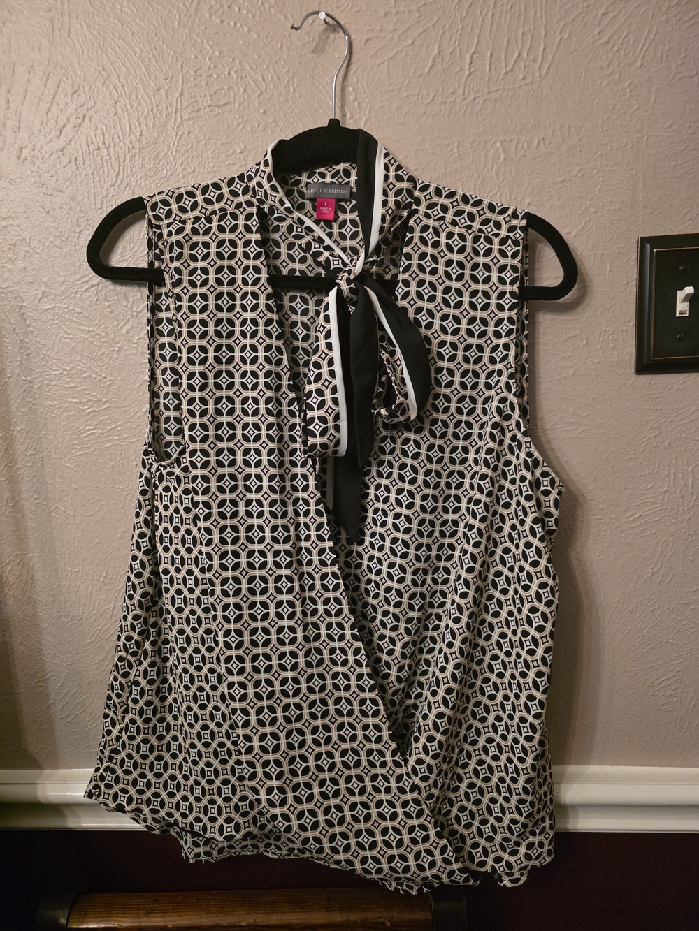 Vince Camuto Black & White Geometric Tie-Neck Sleeveless Top - Picture 4 of 4
